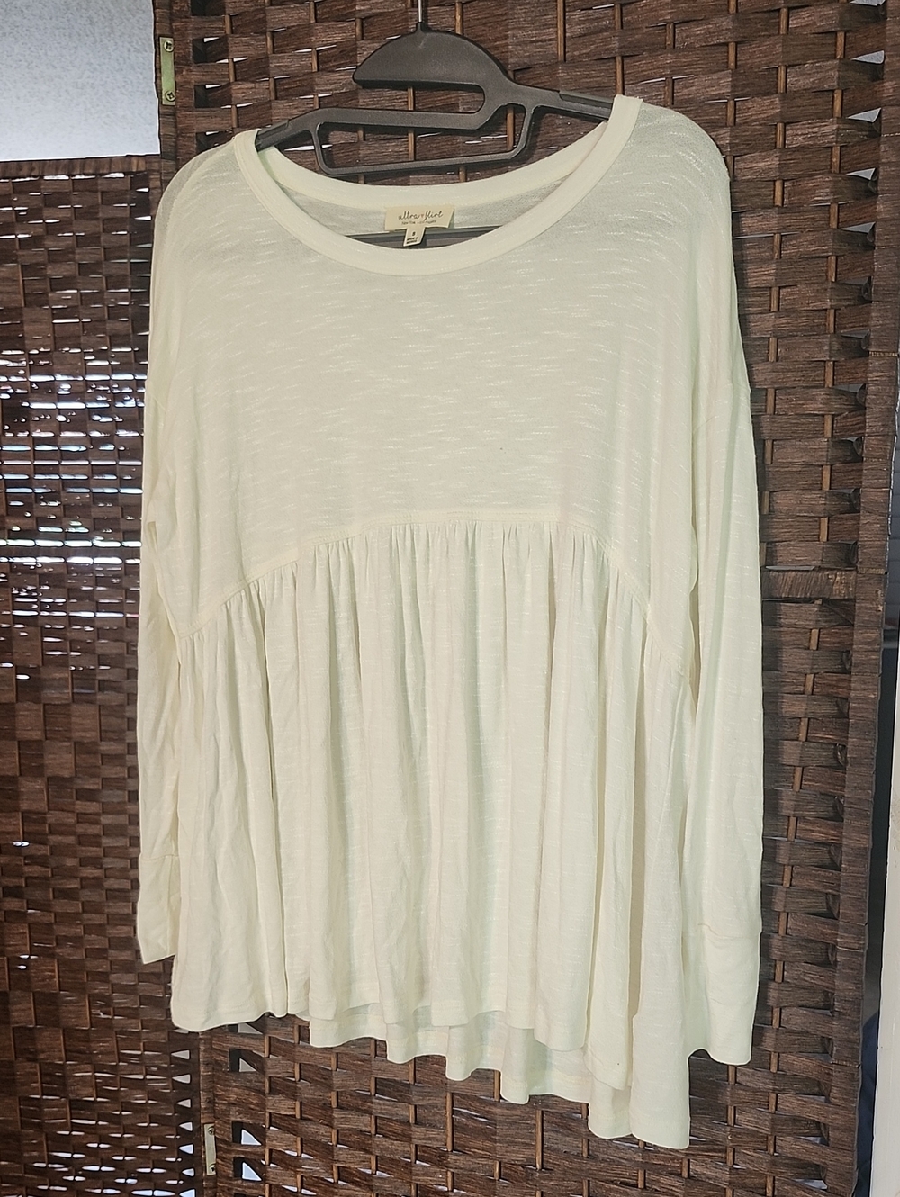 ❤️3 For 10.❤️Cream Long-Sleeve Peplum Top